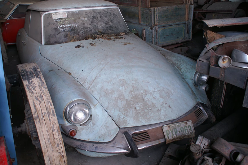 Illustration for article titled Shockingly Interesting 700+ Car Collection In Ohio Is Going To Auction